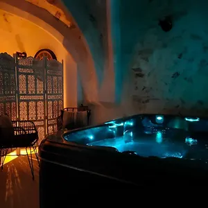 lenvoutement-provencal-jacuzzi-privatif-et-spa.fr-provencehotel.com/